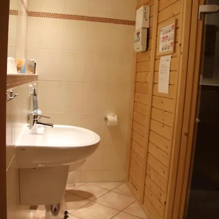 4 Sterne Huehnergott Mit Terrasse Und Sauna 아파트 로베